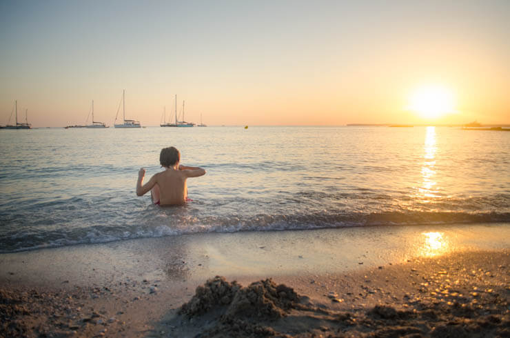 Sonnenuntergang am Strand Mallorca für Kinder