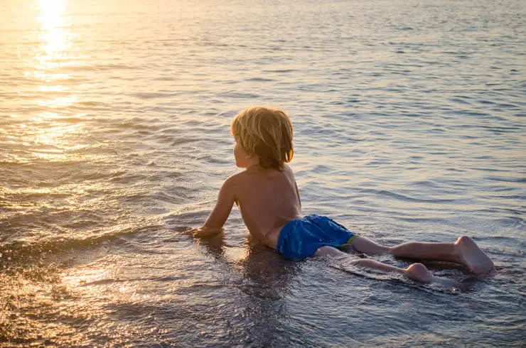 Sonnenuntergang am Strand Mallorca für Kinder