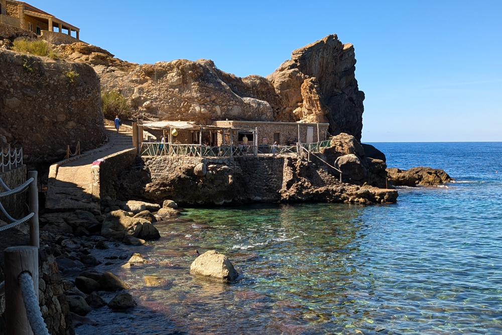 Kleines Restaurant an der Cala Estellencs