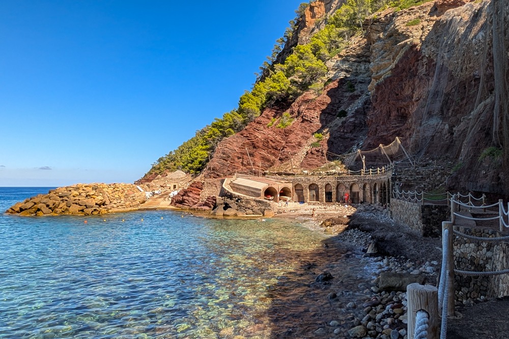 Cala Estellencs: Die Bucht am Bergdorf