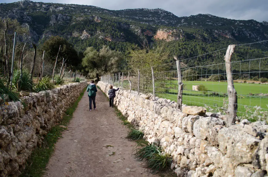 Wandern zum Salt des Freu Wasserfall auf Mallorca