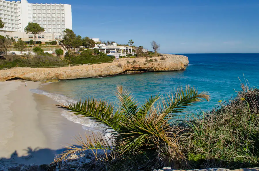 Der Strand Cala Domingos auf Mallorca