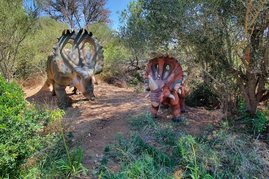 dinosaur parc in porto cristo