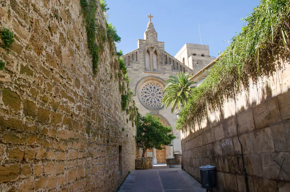 Die Stadtmauer von Alcúdia