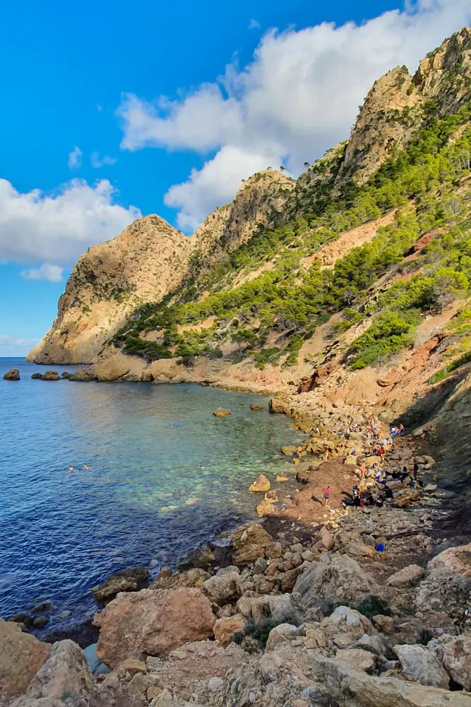 Die Bucht Cala en Basset bei Sant Elm - Strände & Sehenswürdigkeiten