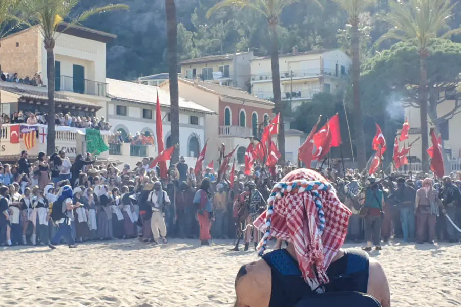 Piratenschlacht am Strand von Port de Sóller