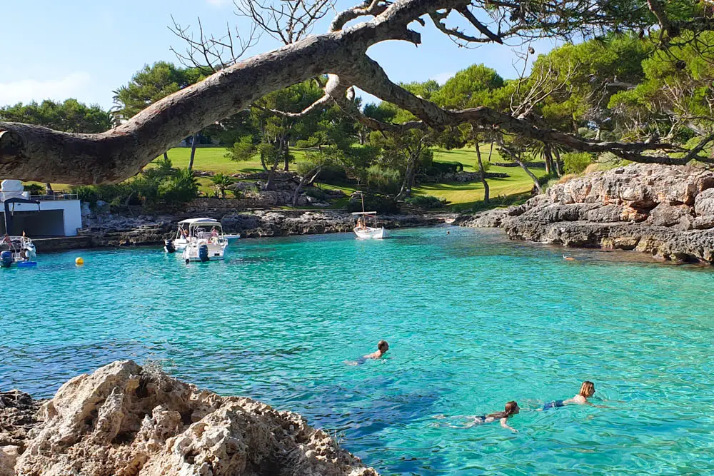 Cala Mitjana: Strand in Cala d'Or