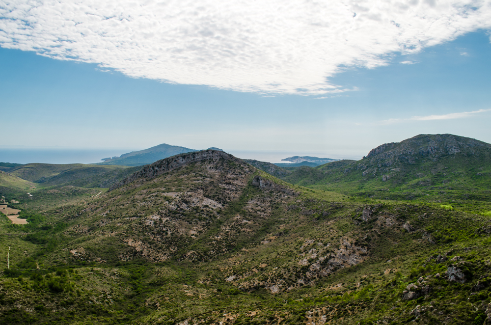 Hügelige Berwelt im Naturpark Peninsula de Llevant im Osten von Mallorca