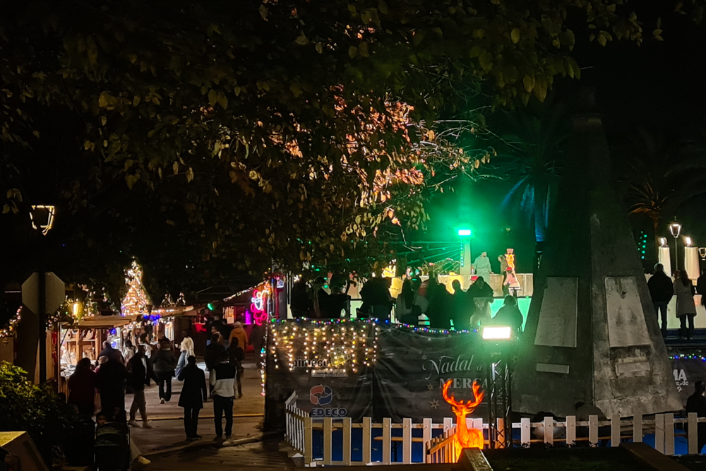 Schlittschuhfahren auf dem Weihnachtsmarkt im Park de Sa Feixina in Palma