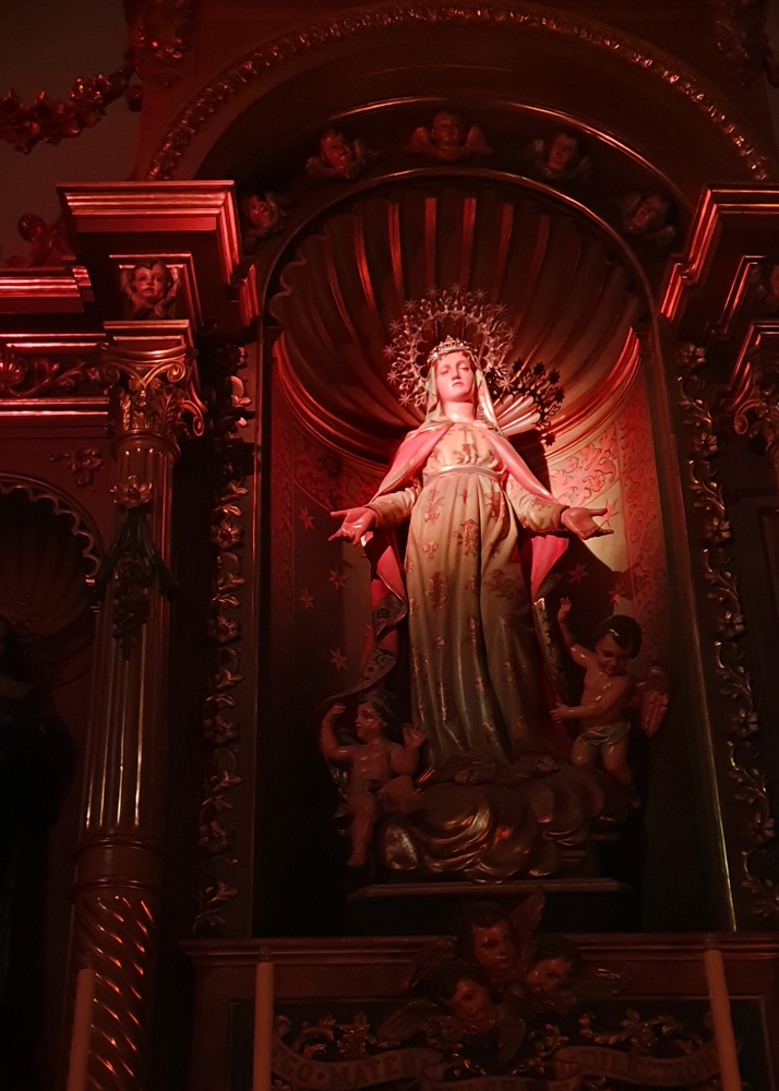 Elements in Palma: Die immersive Licht- und Video-Show in einer historischen Kirche