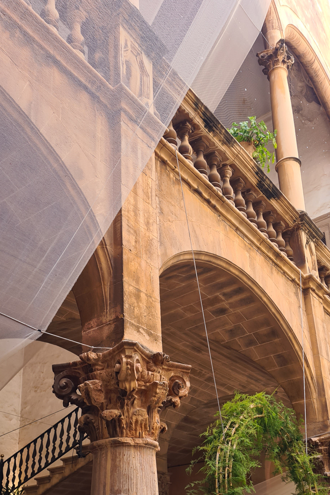 Historischer Innenhof des Palau Can Vivot in Palma während des XTANT Festivals